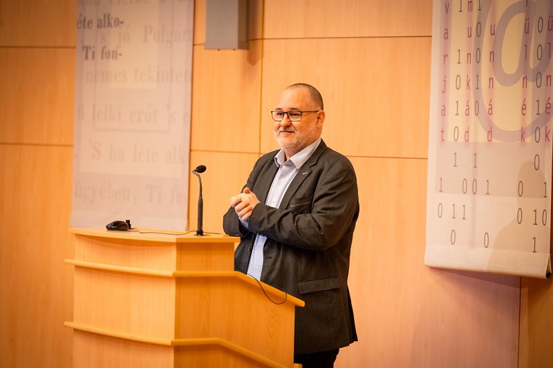 Prof. Dr. Kónya Zoltán, az egyetem tudományos és innovációs rektorhelyettese köszönti a 37. OTDK-t