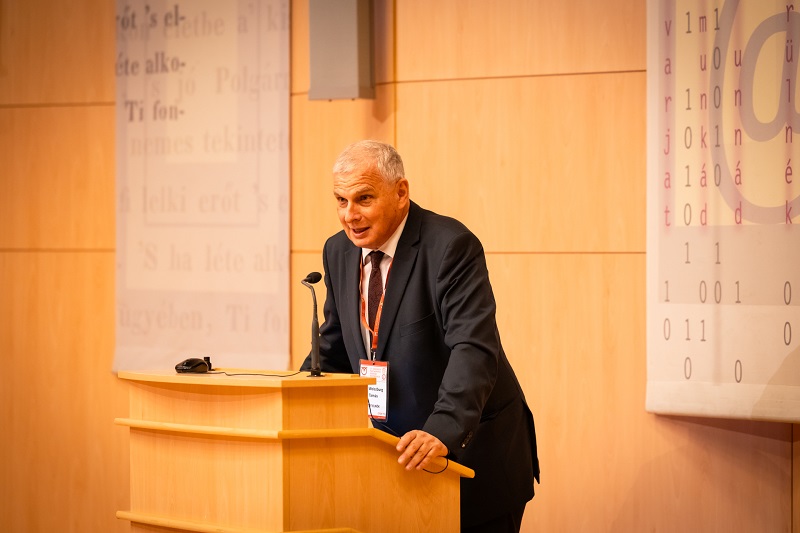 Prof. Dr. Weiszburg Tamás, az Országos Tudományos Diákköri Tanács (OTDT) elnöke