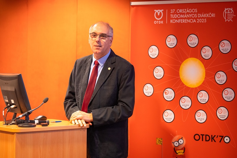 Prof. Dr. Horváth Dezső az SZTE Természettudományi és Informatikai Kar dékánja