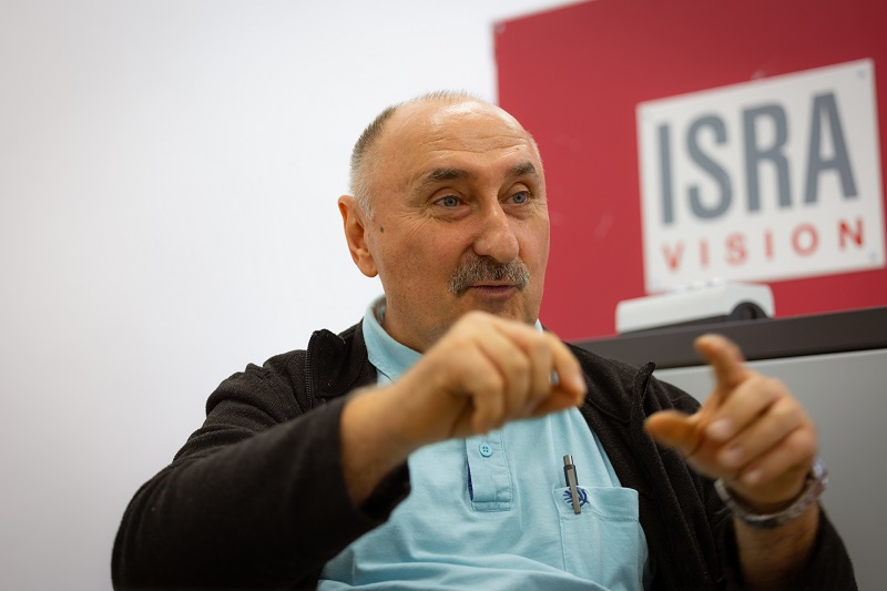 Prof. Dr. Hopp Béla, a Magyar Tudományos Akadémia doktora, az SZTE TTIK Fizikai Intézet intézetvezető egyetemi tanára