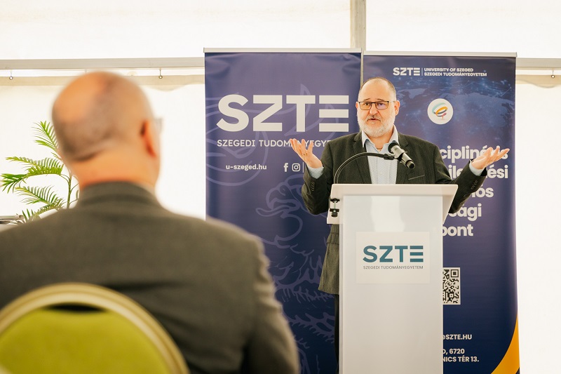 Prof. Dr. Kónya Zoltán, a Szegedi Tudományegyetem tudományos és innovációs rektorhelyettese Prof. Dr. Kónya Zoltán, a Szegedi Tudományegyetem tudományos és innovációs rektorhelyettese