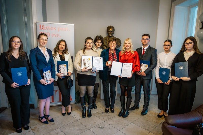 szab_kariko___katalin_w_358