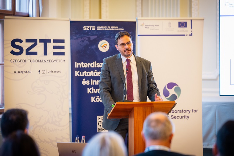 Dr. Domokos Péter, a Nemzeti Kutatási, Fejlesztési és Innovációs Hivatal tudományos társelnöke Dr. Domokos Péter, a Nemzeti Kutatási, Fejlesztési és Innovációs Hivatal tudományos társelnöke