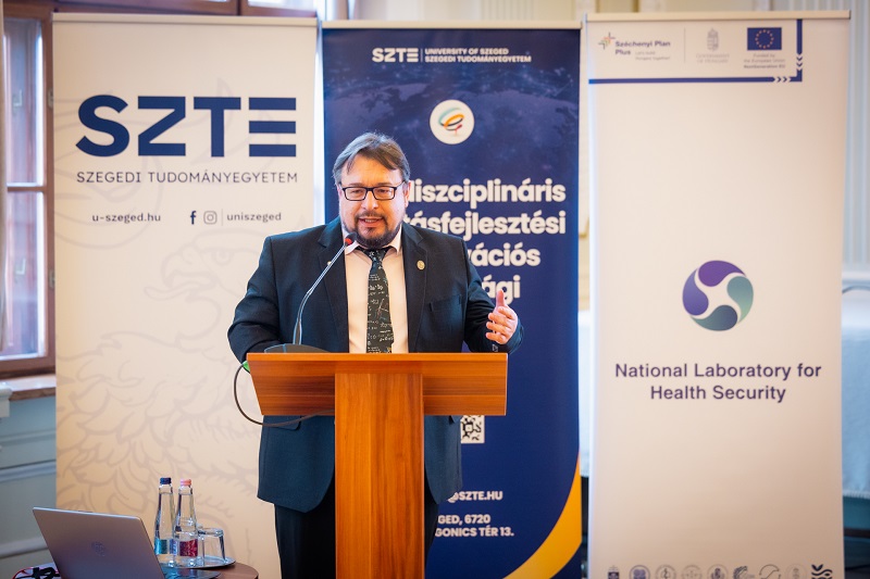 Dr. Röst Gergely matematikus, az Egészségbiztonság Nemzeti Laboratórium szakmai vezetője Dr. Röst Gergely matematikus, az Egészségbiztonság Nemzeti Laboratórium szakmai vezetője